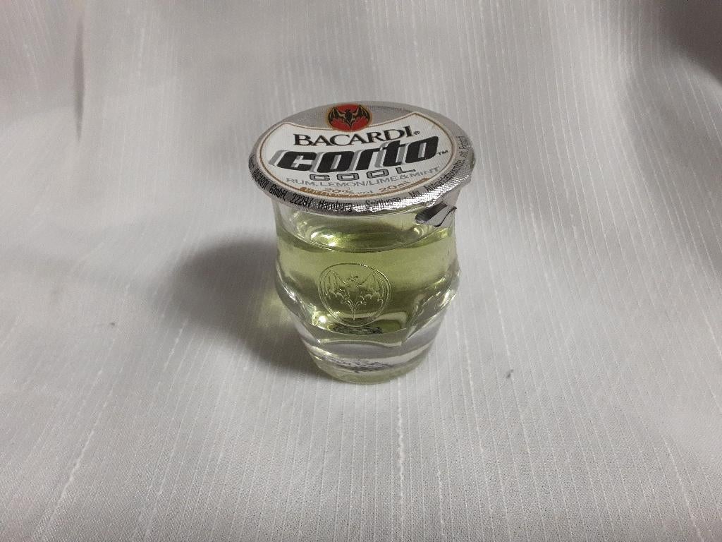 BACARDI CORTO shot glaasje met inhoud, Verzamelen, Merken en Reclamevoorwerpen, Ophalen of Verzenden, Nieuw, Gebruiksvoorwerp
