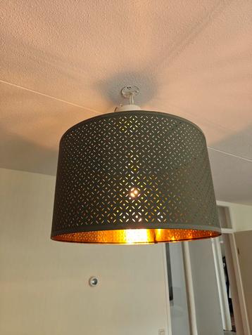 Groen-goude hanglamp beschikbaar voor biedingen