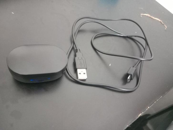 Top AirPods - met de oplader, Audio, Tv en Foto, Opladers, Zo goed als nieuw, Ophalen