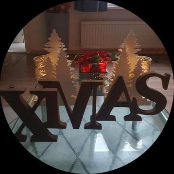 Diverse kerstartikelen beschikbaar voor biedingen