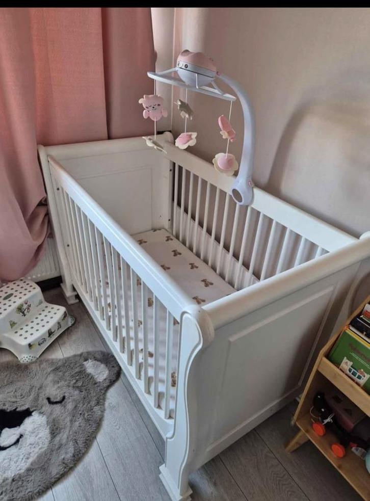 Louise de philippe ledikant met mobiel, Kinderen en Baby's, Babywiegjes en Ledikanten, Gebruikt, Ledikant, Ophalen