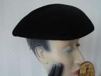 Ouderwets zwart fluwelen dameshoedje, Antiek en Kunst, Ophalen of Verzenden, Dames