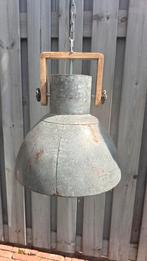 Industriële hanglamp met een stoere  lichtkleurige hendel., Ophalen of Verzenden, Zo goed als nieuw, Minder dan 50 cm