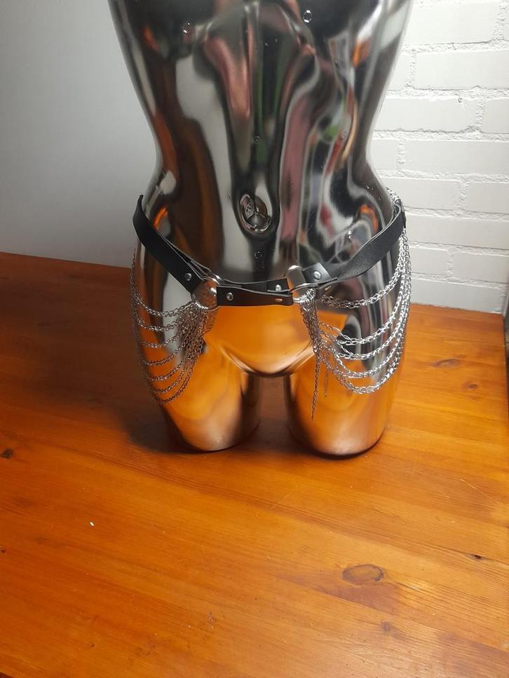 Zwarte Riem met Kettingen - Harnas Stijl, Kleding | Dames, Riemen en Ceinturen, Zo goed als nieuw, Heupriem, 80 tot 90 cm, Minder dan 3 cm
