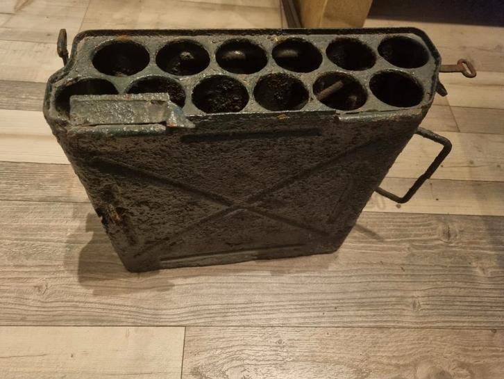 Antitank 3,7pak magazijn, Verzamelen, Militaria | Tweede Wereldoorlog, Landmacht, Hulzen of Bodemvondsten, Duitsland, Ophalen of Verzenden