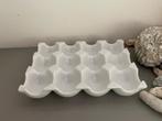 Eierhouder. Wit porselein voor 12 eieren. Eierschaal / tray, Huis en Inrichting, Keuken | Servies, Ophalen, Effen, Porselein, Schaal of Schalen