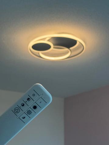 Moderne Plafondlamp met Afstandsbediening beschikbaar voor biedingen