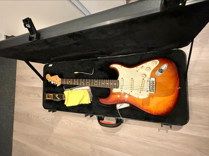 Fender standard Stratocaster USA Siena Sunburst, Muziek en Instrumenten, Snaarinstrumenten | Gitaren | Elektrisch, Zo goed als nieuw