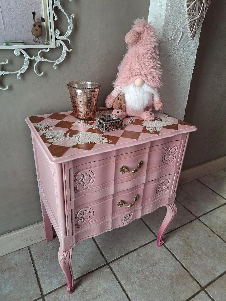 Bijzet kastje Dusty pink, Huis en Inrichting, Slaapkamer | Nachtkastjes, Zo goed als nieuw, Minder dan 45 cm, Hout, Ophalen