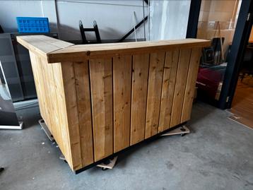 Houten bar beschikbaar voor biedingen