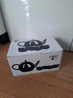 Thee setje pot en 4 kleine kopjes, first tea, Ophalen of Verzenden, Zo goed als nieuw, Overige stijlen, Kop(pen) en/of Schotel(s)