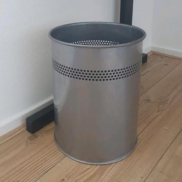 Metalen dichte pedaalemmer  beschikbaar voor biedingen