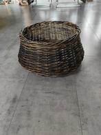 Mooie rieten mand voor onder de kerstboom, Diversen, Ophalen, Zo goed als nieuw