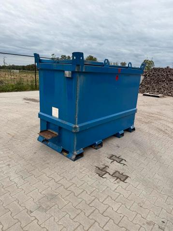 Tank 3000 liter beschikbaar voor biedingen