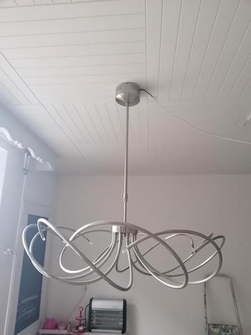 Leuke lamp boven de eettafel eettafellamp 