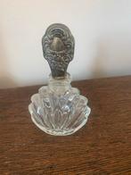 Vinted  Parfumflesje met bewerkte dop, Antiek en Kunst, Antiek | Glas en Kristal, Ophalen of Verzenden