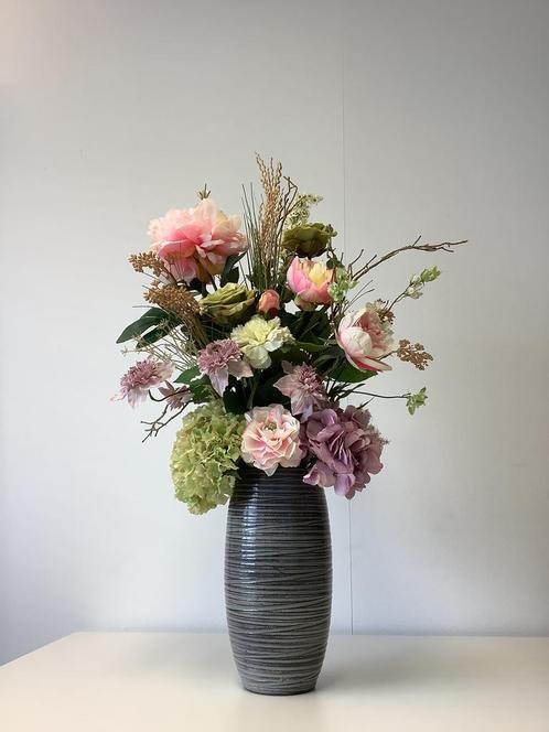 Super mooi vol pastel boeket in stenen pot 80 hoog, Huis en Inrichting, Woonaccessoires | Kunstplanten en Kunstbloemen, Zo goed als nieuw