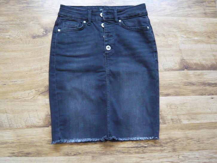 Only spijker rokje zwart 45cm knoopsluiting zgan mt XS 34/36, Kleding | Dames, Rokken, Zo goed als nieuw, Maat 34 (XS) of kleiner