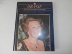 Oranje, ons vorstenhuis  Beatrix vorstin van vandaag, Ophalen of Verzenden, Zo goed als nieuw, Tijdschrift of Boek