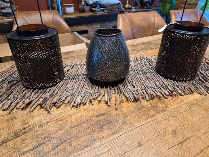 Sfeervolle kandelaars met lampje op houten matje, Huis en Inrichting, Woonaccessoires | Schalen en Manden, Gebruikt, Schaal, Overige vormen