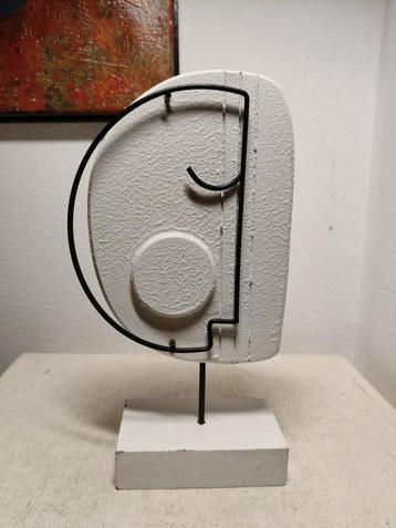 2867 Abstract MDF Gezicht Sculptuur beschikbaar voor biedingen