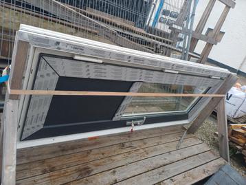 Nieuw kunststof kozijn met deur beschikbaar voor biedingen