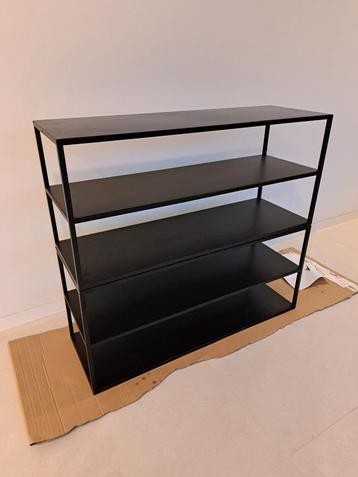 Stalen rekjes 90x30x40cm beschikbaar voor biedingen