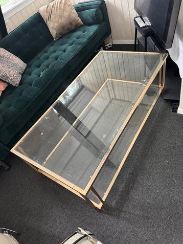 Mooi glazen salontafel beschikbaar voor biedingen