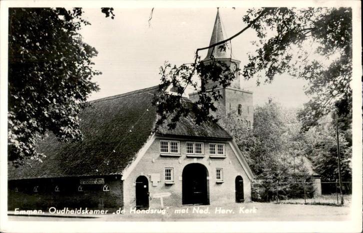 Emmen Oudheidskamer De Hondsrug + Kerk, Verzamelen, Ansichtkaarten | Nederland, Gelopen, Drenthe, 1940 tot 1960, Ophalen of Verzenden