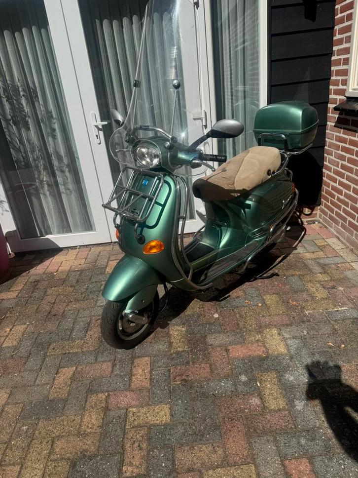 Vespa piaggio nuova 125, Fietsen en Brommers, Scooters | Vespa, Zo goed als nieuw, Ophalen