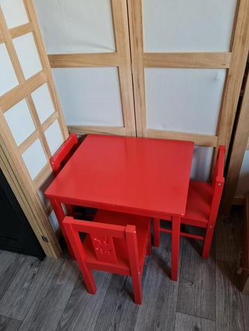 Ikea kindersetje tafeltje met stoeltjes beschikbaar voor biedingen