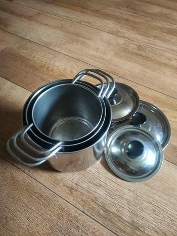 2 X CAMPING SET PANNEN beschikbaar voor biedingen