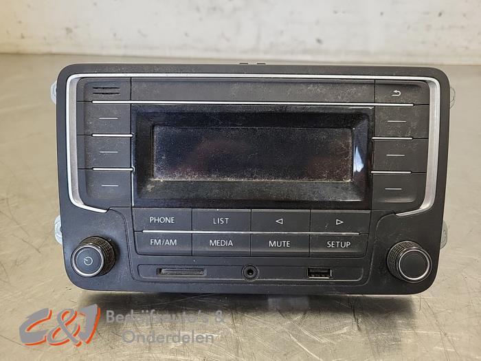 Radio van een Volkswagen Transporter, Auto-onderdelen, Elektronica en Kabels, Volkswagen, Gebruikt, 3 maanden garantie, Ophalen of Verzenden