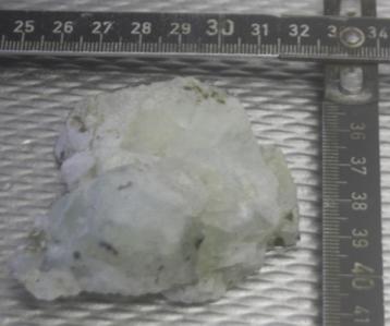 Ruw Kristalstuk DATOLIET van 100 gram uit Mexico. beschikbaar voor biedingen