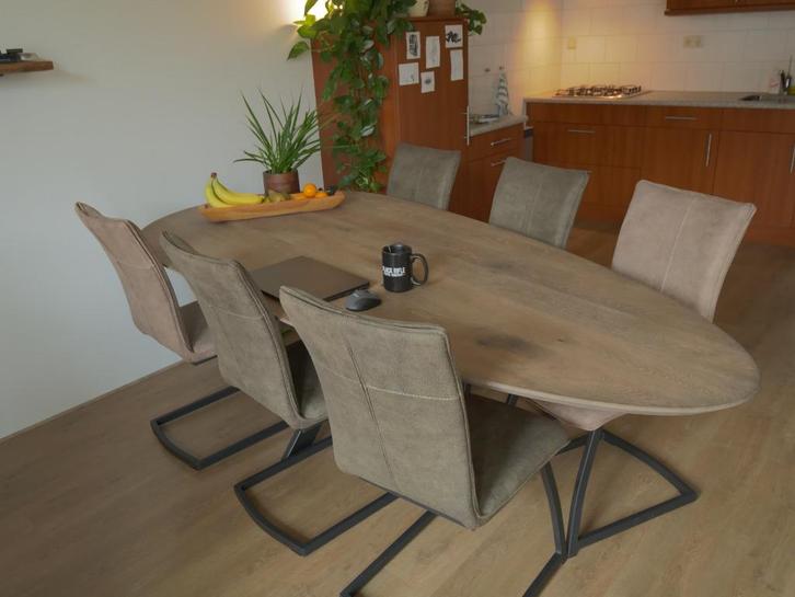 Eettafel set met stoelen (massief eiken, organische vorm), Huis en Inrichting, Tafels | Eettafels, Zo goed als nieuw, 100 tot 150 cm