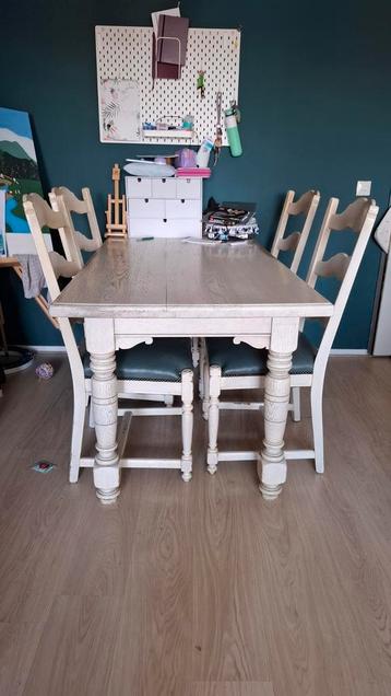 Gratis af te halen: massief houten eetkamer set