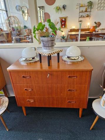 Vintage ladekast ronde houten poot 70s beschikbaar voor biedingen