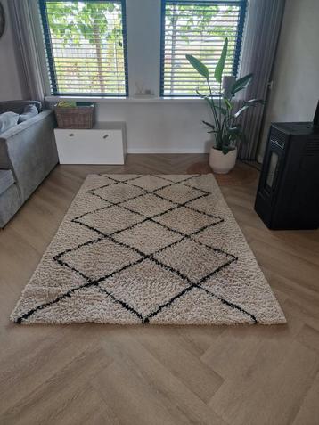 Vloerkleed zwart wit. beschikbaar voor biedingen
