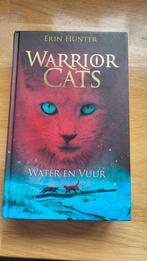 Erin Hunter - Water en vuur, Boeken, Ophalen of Verzenden, Zo goed als nieuw, Erin Hunter