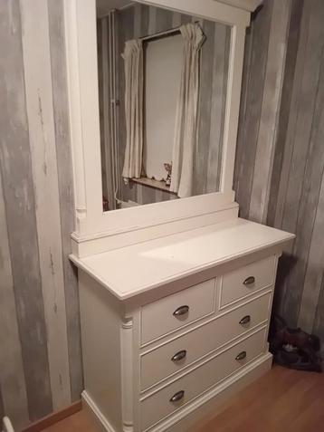 Dressoir met spiegel - in goede staat! beschikbaar voor biedingen