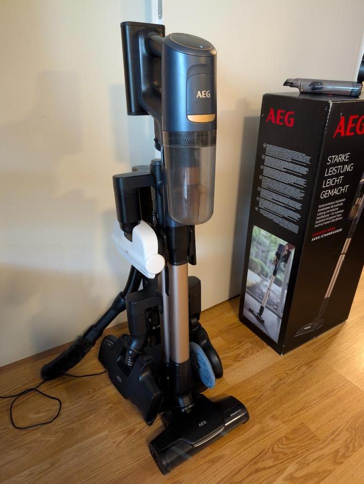 AEG Hygienic 8000 AP81B25WET, on warranty + 4 extra nozzles, Witgoed en Apparatuur, Stofzuigers, Gebruikt, Stofzuiger, Minder dan 1200 watt
