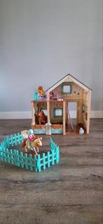 Mooi paarden / barbiehuis, Kinderen en Baby's, Speelgoed | Poppenhuizen, Ophalen of Verzenden, Zo goed als nieuw