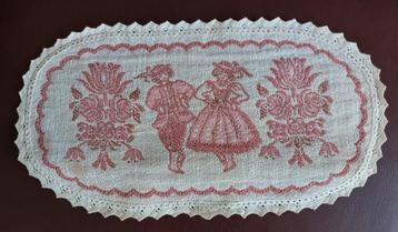 Oud tafelkleedje / textiel-lopertje Oostenrijkse volkskunst beschikbaar voor biedingen
