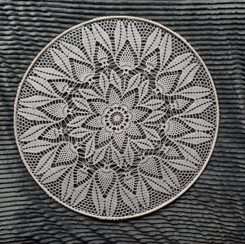 gehaakte mandala (wanddecoratie) beschikbaar voor biedingen