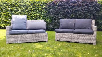 2 tuinbanken met kussens - 135 x 80 cm - 75 euro - WEG=WEG! beschikbaar voor biedingen