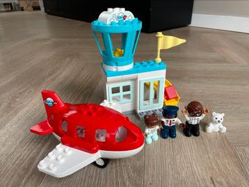 DUPLO 10961 VLIEGTUIG EN VLIEGVELD beschikbaar voor biedingen