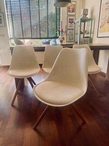 4 Stoelen VT Wonen - Charles Eames-stijl  beschikbaar voor biedingen