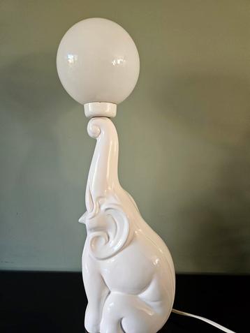Vintage circus olifant tafellamp wit keramiek met bollamp beschikbaar voor biedingen