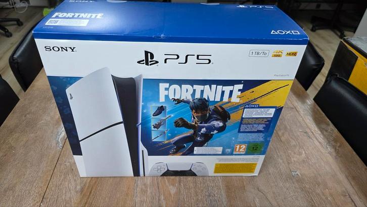 Playstation 5 Fortnite Bundle - Nieuw!, Spelcomputers en Games, Spelcomputers | Sony PlayStation 5, Ophalen of Verzenden