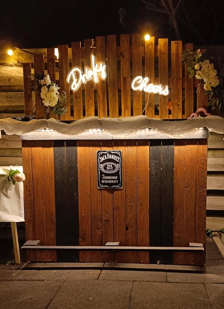 Houten Bar met Achterwand te huur, Huis en Inrichting, Barren, Zo goed als nieuw, Ophalen